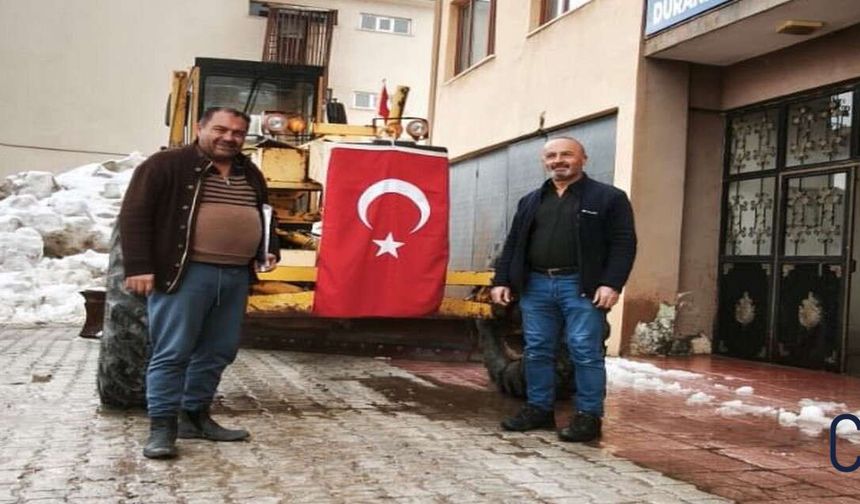 Durankaya Belediyesi’ne Kardeş Belediyeden Greyder Desteği