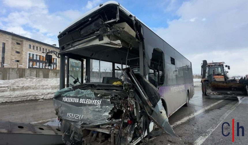 Yüksekova’da Feci Kaza: 18 Yaralının Anbean Görüntüleri Ortaya Çıktı