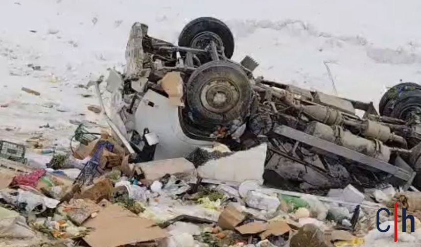 Hakkari'de Kamyonet Şarampole Yuvarlandı: 1 Yaralı