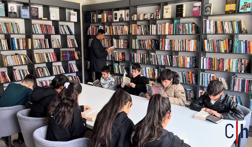 İran Sınırında Büyük Dönüşüm: 15 Bin Kitaplık Kütüphane Hizmete Açıldı