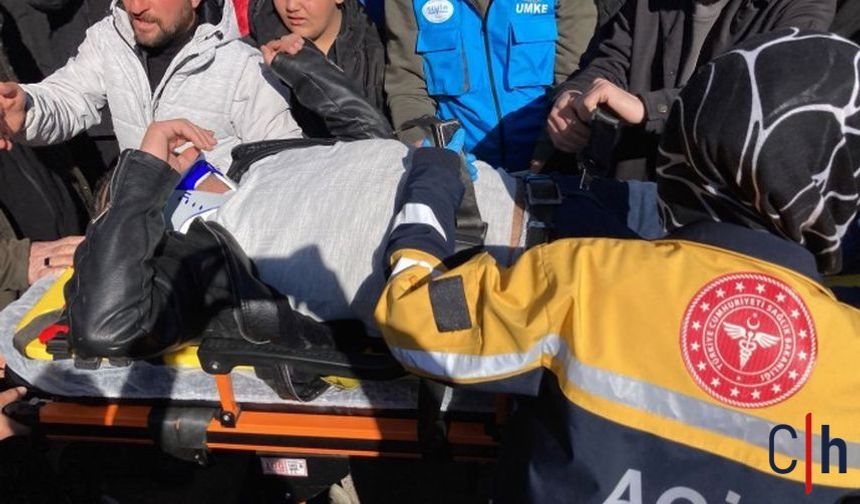 Van'da Seyyar satıcı ile zabıta arasında gerginlik: Baba ve oğlu hastaneye kaldırıldı