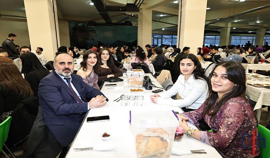 Rektör Gençcelep Öğrencilerle İftar Sofrasında Buluştu