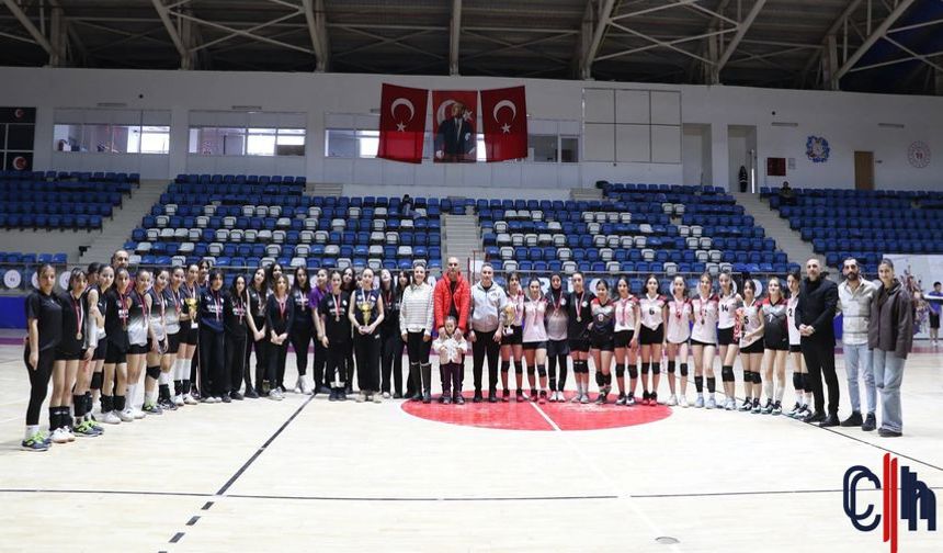 Voleybol Alt Liglerinde MAEMTAL Rüzgârı