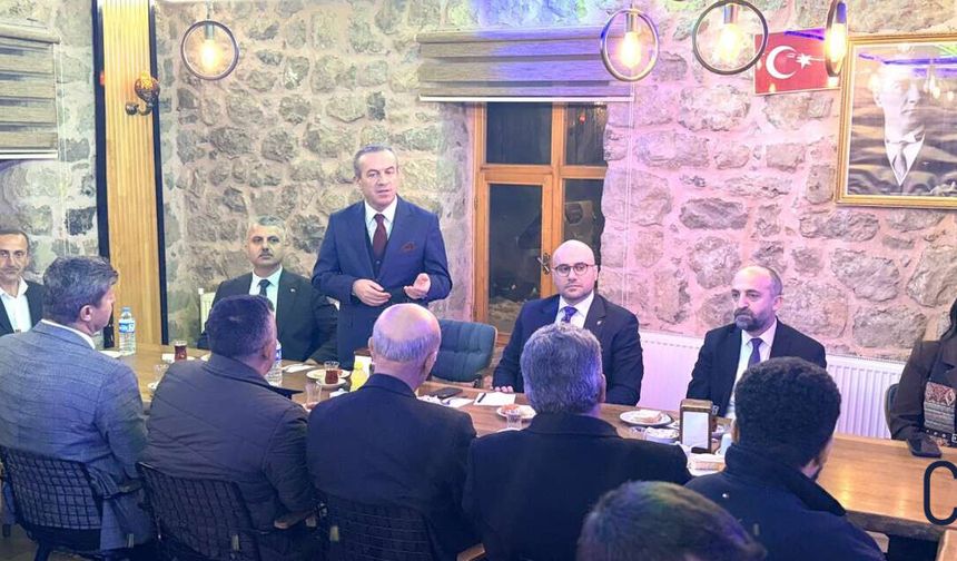 Çukurca’da “Vefa ve Kardeşlik İftarı”: AK Parti Teşkilatı Aynı Sofrada Buluştu