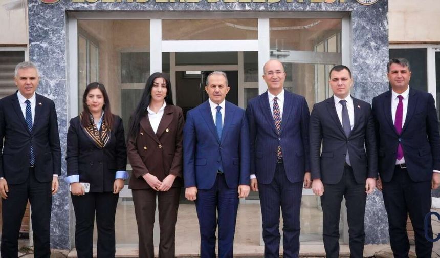 Hakkâri Valisi Taşyapan’dan Esendere Belediyesine Ziyaret