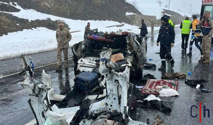 Karayolunda Can Pazarı: Tır ve Otomobil Çarpıştı 2 Ölü, 5 Yaralı