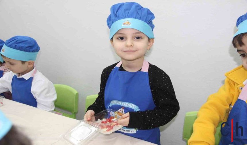 Küçük Öğrenciler Tekne Orucu Tuttu, Güllaçla Sevinç Paylaştı