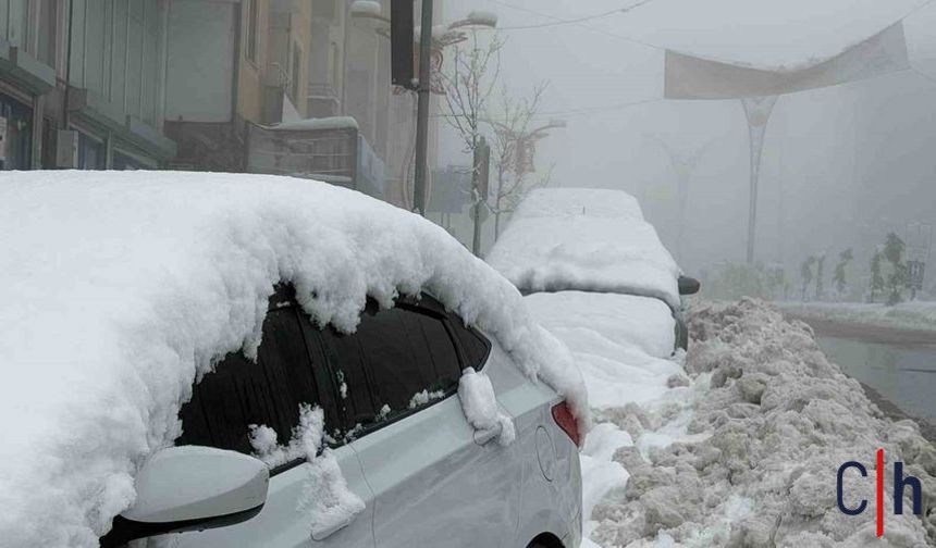 Hakkari’de Kar Sonrası Yoğun Sis, Trafikte Zorluk