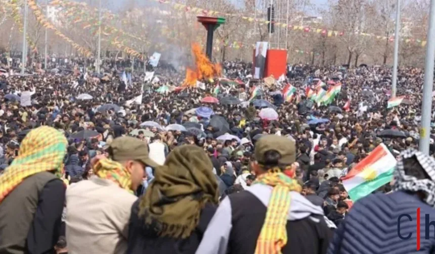 Diyarbakır Newroz kutlamaları 2026 Coşkuyla Başladı: Yüzbinler Alanı Doldurdu