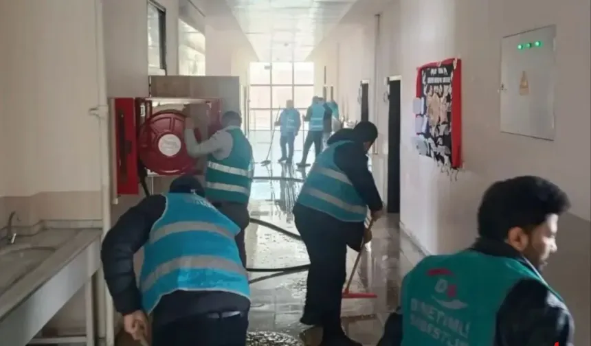 Hakkari'de örnek dayanışma: Yükümlüler okulu baştan sona yeniledi