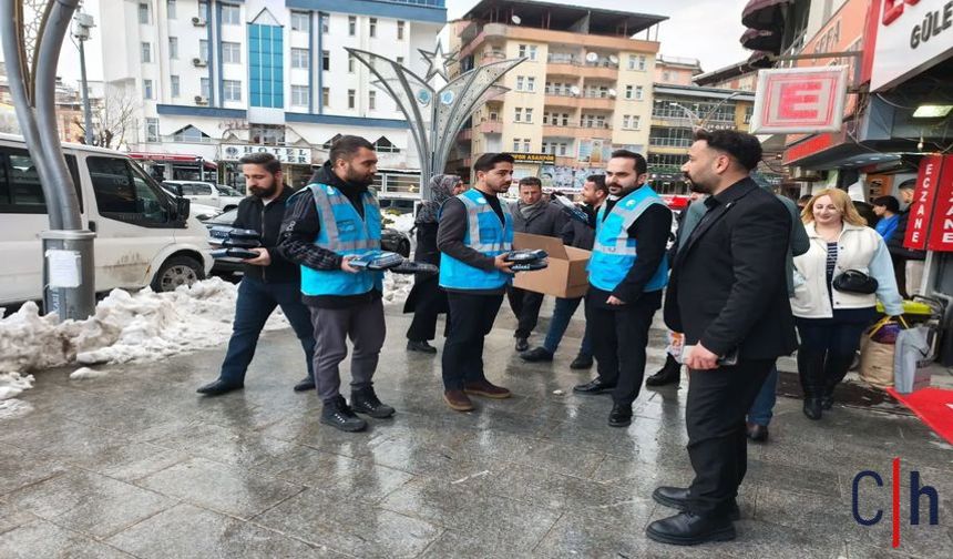 Hakkari'de “İftara 5 Kala” etkinliğiyle vatandaşlara iftar ikramı
