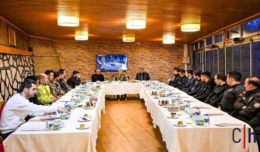 Ayata’dan Çukurca Emniyet Personeline İftar Ziyareti