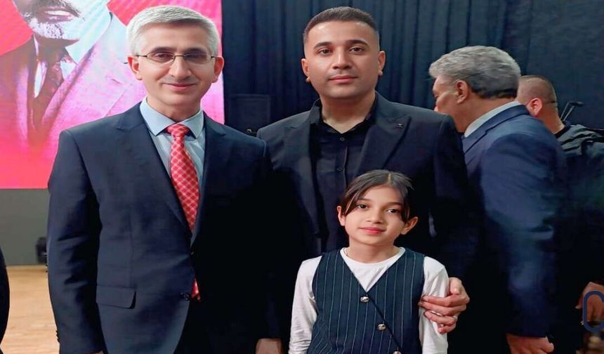 Hakkârili Öğrenci İstiklâl Marşı’nı Okuyarak Türkiye Üçüncüsü Oldu