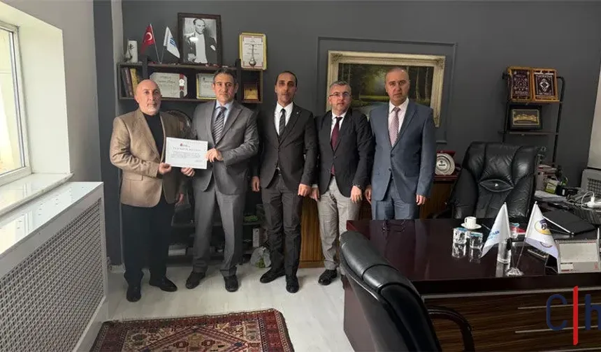 Hakkari'de Kayıtlı Ekonomiye Katkı Sunan İş İnsanı Ödüllendirildi