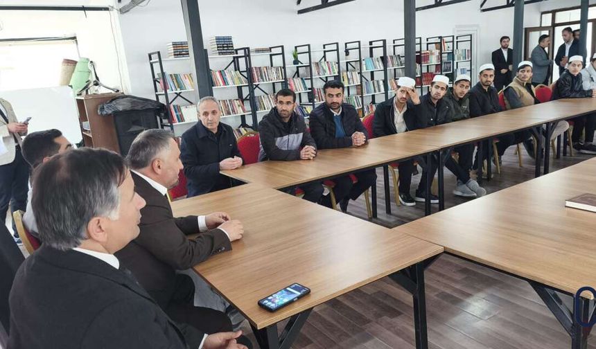 Müftü Okuş’tan Derecik ve Şemdinli’de Hac Semineri