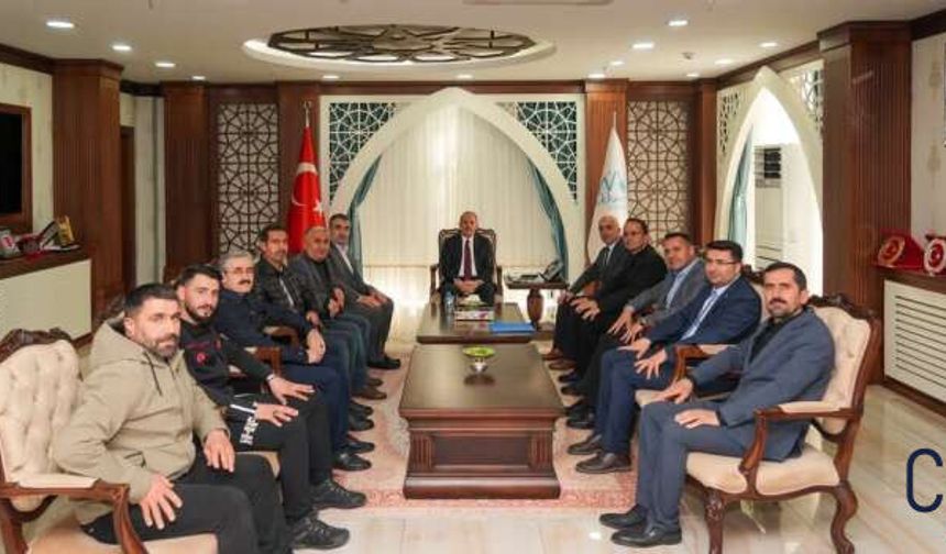 Hakkâri Valiliği’nde Yoğun Ziyaret Trafiği: STK ve İsimler Bir Araya Geldi