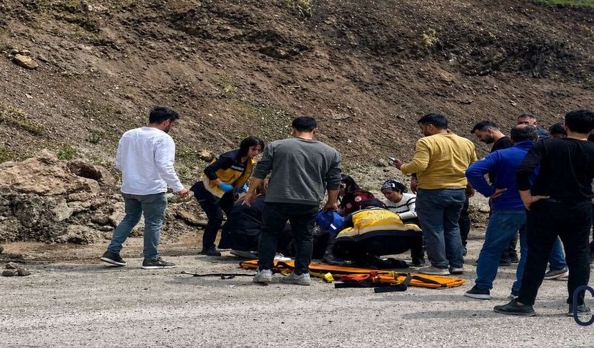 Hakkari’de Motosiklet Kazası: Trafik Kısa Süreli Aksadı