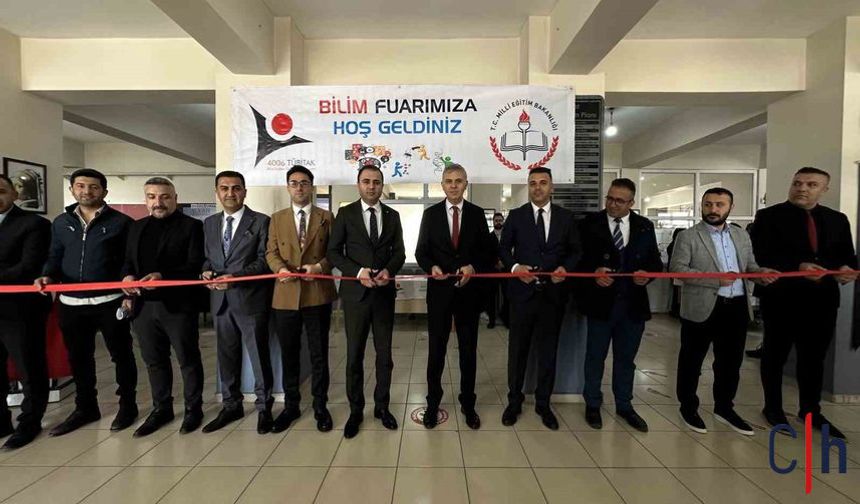 Yüksekova’da TÜBİTAK 4006 Bilim Fuarı: Öğrenciler Projelerini Sergiledi