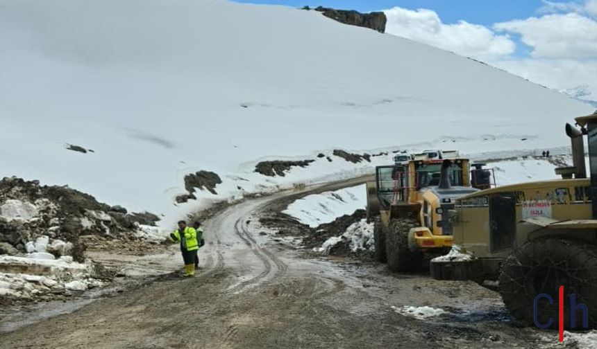 Hakkari-Van Yoluna Alternatif Güzergâh: Ekipler Gece Gündüz Sahada