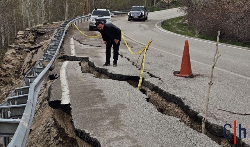 Yüksekova Kara Yolunda "Yarık" Tehlikesi: Sürücüler Acil Önlem Bekliyor