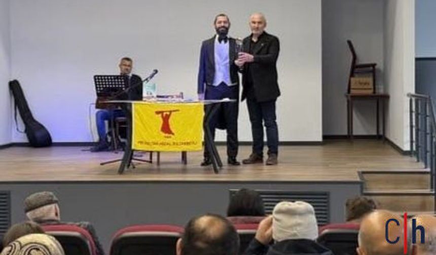 Akif Manaf’a Pir Sultan Abdal Kültür Derneği Tarafından “Sosyal Adalet ve Barış Ödülü” Verildi