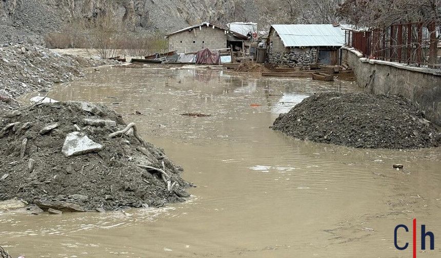 Kırıkdağ’da Zap Suyu Taştı:350 Koyun Son Anda Kurtarıldı