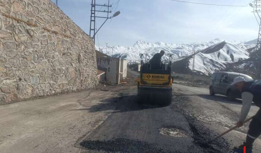Hakkari Belediyesi’nden Yol Seferberliği