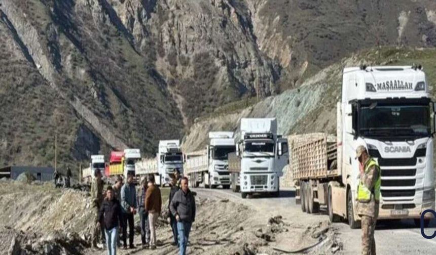 Hakkari’de heyelan sonrası köprü hamlesi: Panel köprü kuruluyor