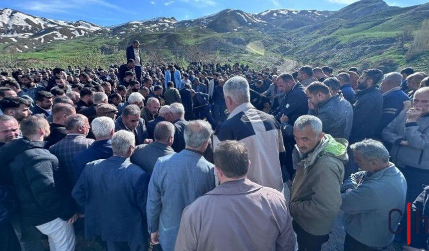 Hakkari'deki Kazada Hayatını Kaybeden 2 Kişi Toprağa Verildi