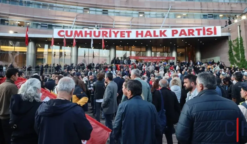CHP Genel Merkezi’nde: Kılıçdaroğlu ve Özel destekçileri karşı karşıya geldi