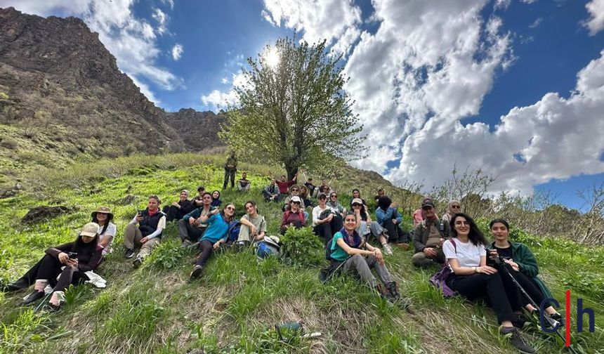 Hakkari’de Ters Lale ve Şelale Şöleni: 59 Doğasever Adım Adım Huzura Yürüdü!