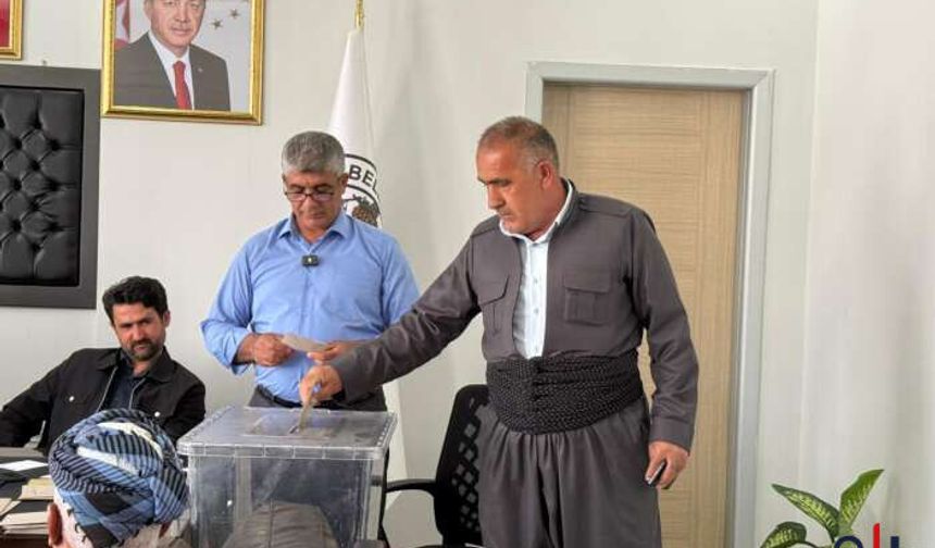 Derecik Belediyesi YRP’den AK Parti’ye Geçti!