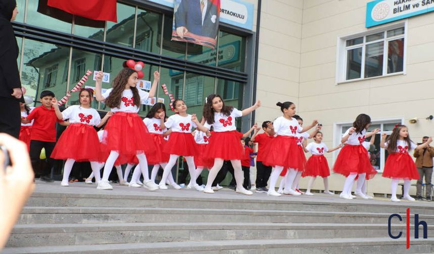 Hakkâri’de 23 Nisan Coşkusu Gecikmeli Kutlandı