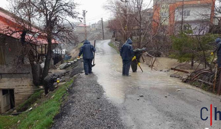 Hakkari’de Yağış Alarmı: Belediye Ekipleri Hafta Sonu Sahadaydı