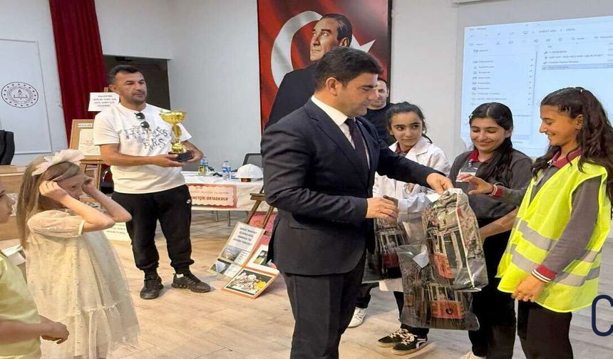 Hakkâri’de Münazara Finali: Geleceğin Fikirleri Yarıştı