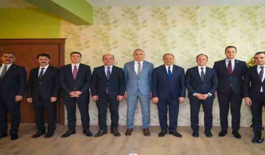 Hakkâri’de mülki idare amirlerine veda programı
