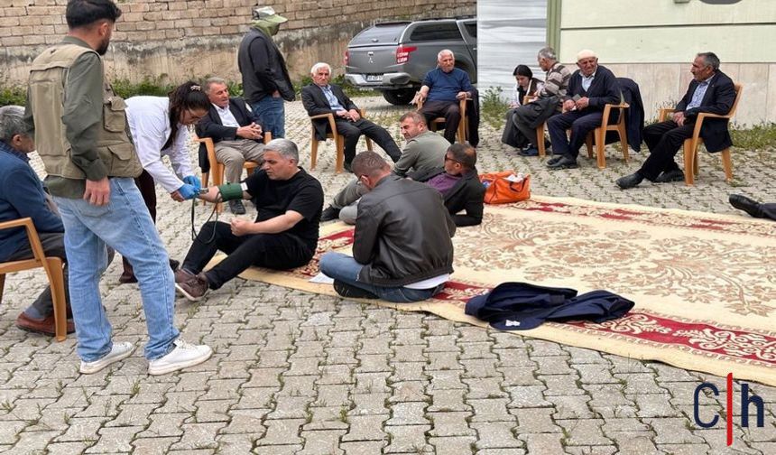 Hakkari'de Köy Köy Gezerek Sağlık Bilinci Oluşturuyorlar