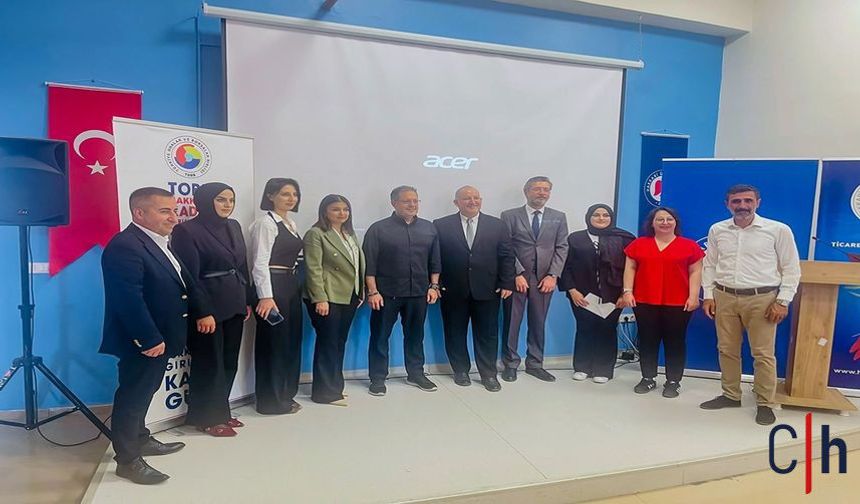 Hakkari’de Genç Fikirler Yarışıyor Projesinde Ödüller Dağıtıldı