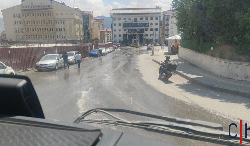 Hakkari Belediyesi İtfaiye Ekipleri Hafta Sonu da Temizlik Çalışmalarını Sürdürdü