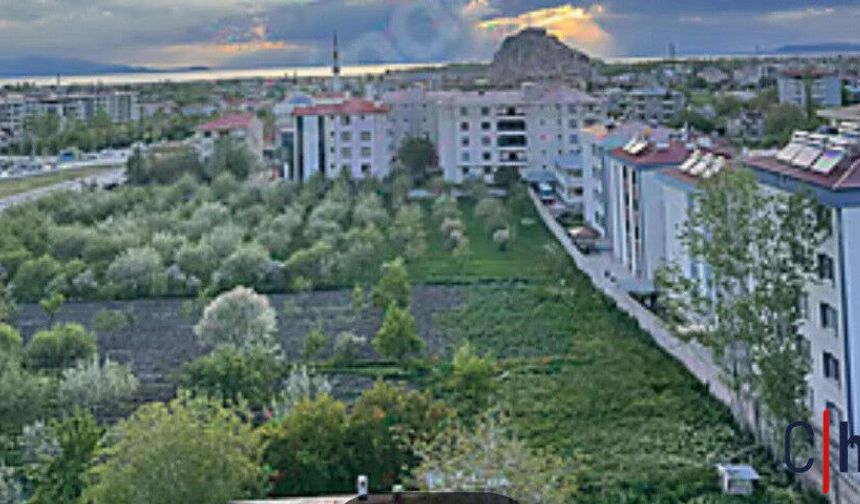 Terzioğlu’nda Göl ve Kale Manzaralı Lüks Daire Satışa Çıktı