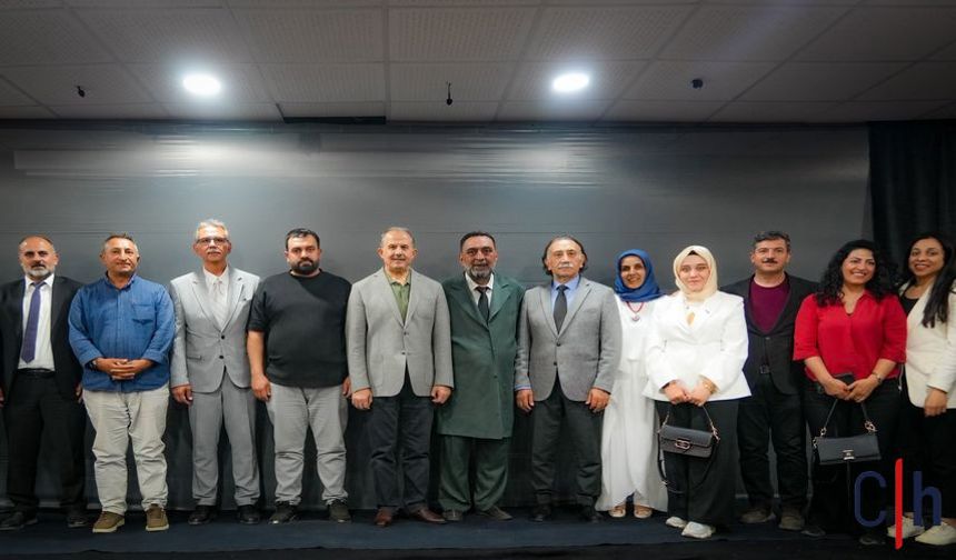 Hakkari'de “Mehmet Akif Ersoy’dan Firavunla Yüz Yüze” Tiyatro Oyunu Sahnelendi