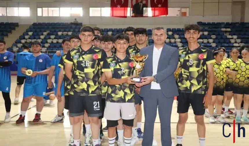 Hakkari'de Hentbol Teşvik Müsabakaları Ödül Töreniyle Son Buldu