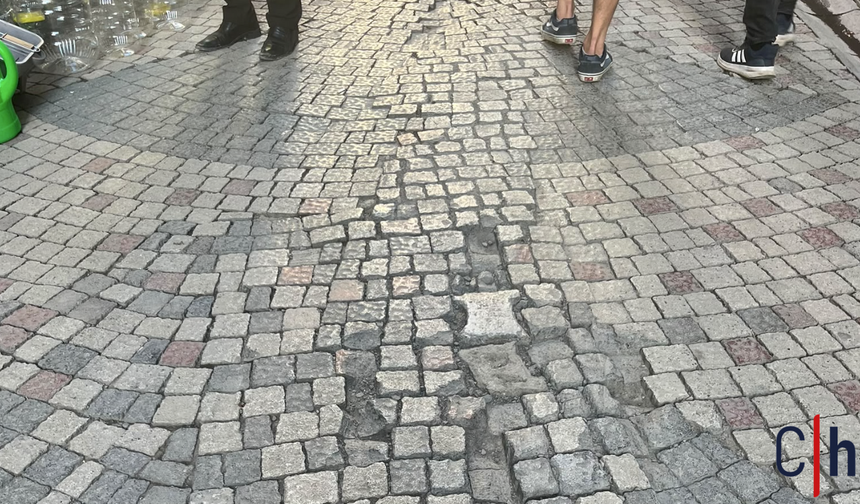 Atlılar Caddesinde; Yaşlı Kadın Yüzüstü Düştü