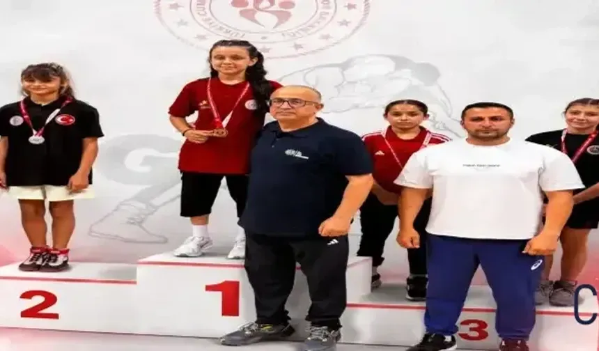 Hakkârili Zilan Sever, ANALİG Türkiye Şampiyonası'nda Bronz Madalya Kazandı
