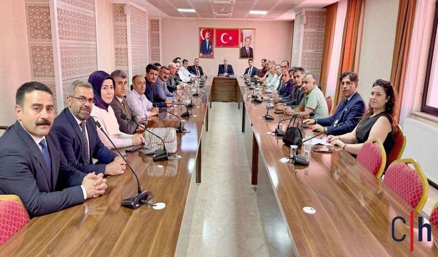 Talim ve Terbiye Kurulu Başkanı Cem Gençoğlu Hakkâri'de STK Temsilcileriyle Buluştu