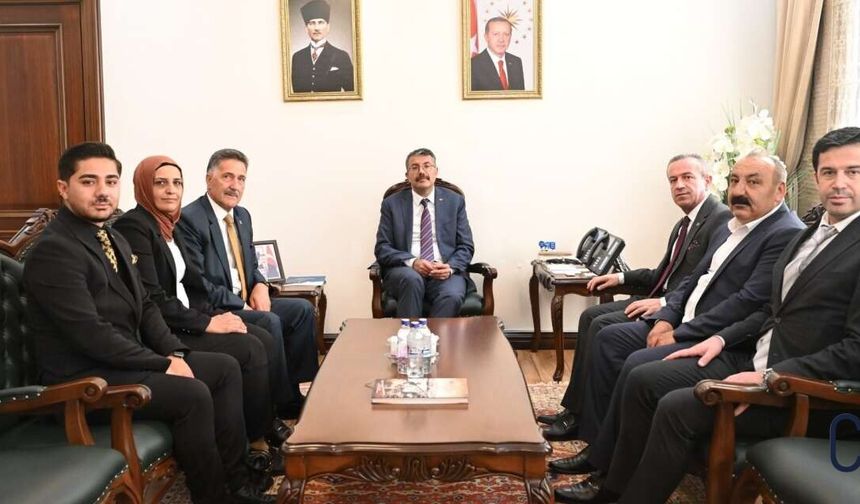 AK Parti Hakkâri Heyetinden Bakan Yardımcısı Ali Çelik'e Ziyaret