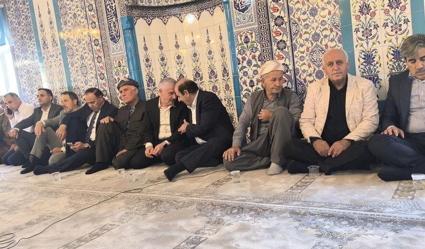 AK Parti’nin Eski İl Başkanların’dan Derecik’te Taziye Ziyareti