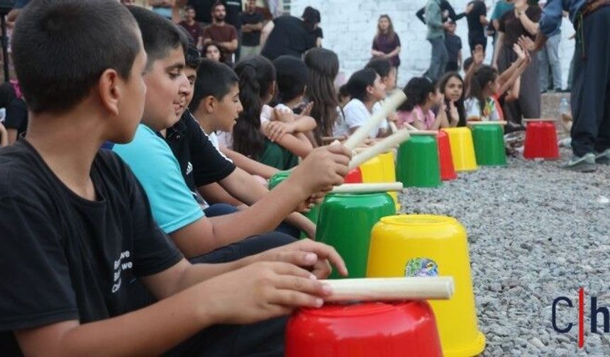 Çocuklar "Gerok Kargeha Zarokan" Etkinliğinde Müzik ve Resimle Buluştu