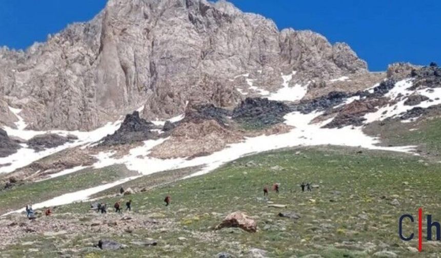 Hakkari Cilo Dağları'nda Kayıp Dağcıyı Arama Çalışmaları Üçüncü Gününde