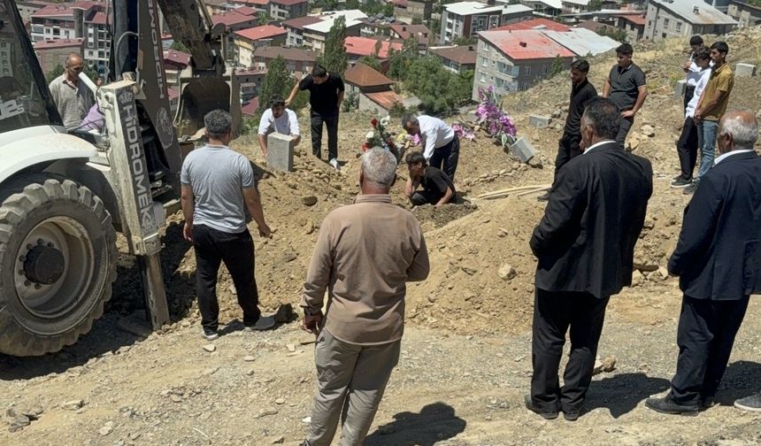 4 Çocuk Annesi Zübeyde Sümer Son Yolculuğuna Uğurlandı
